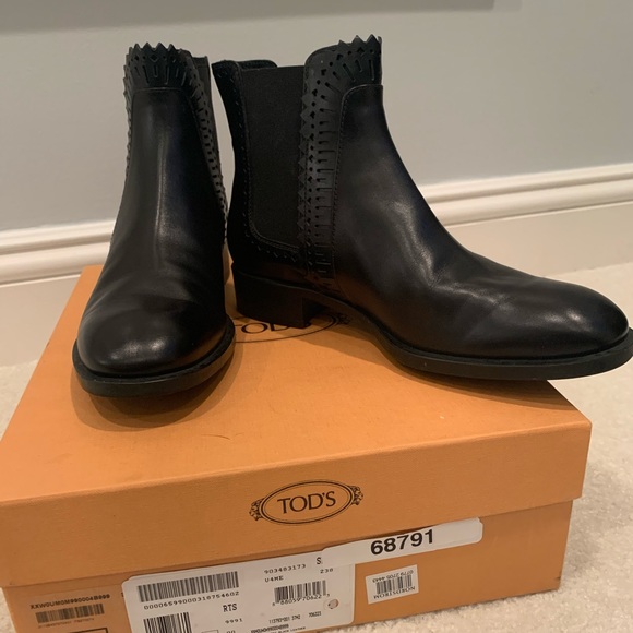 Tod’s black boots - Picture 1 of 8